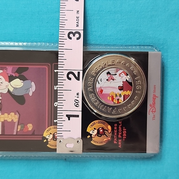 BNIB Disney Decades Commemoritve Coins #4 Goofy Father's Are People 1951 Coin - Picture 8 of 10